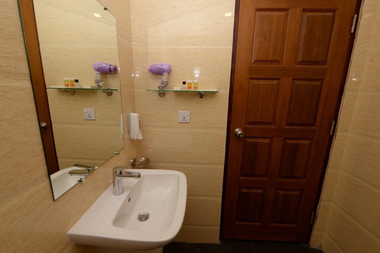 Min Nandar Garden Hotel Thanlyin Extérieur photo